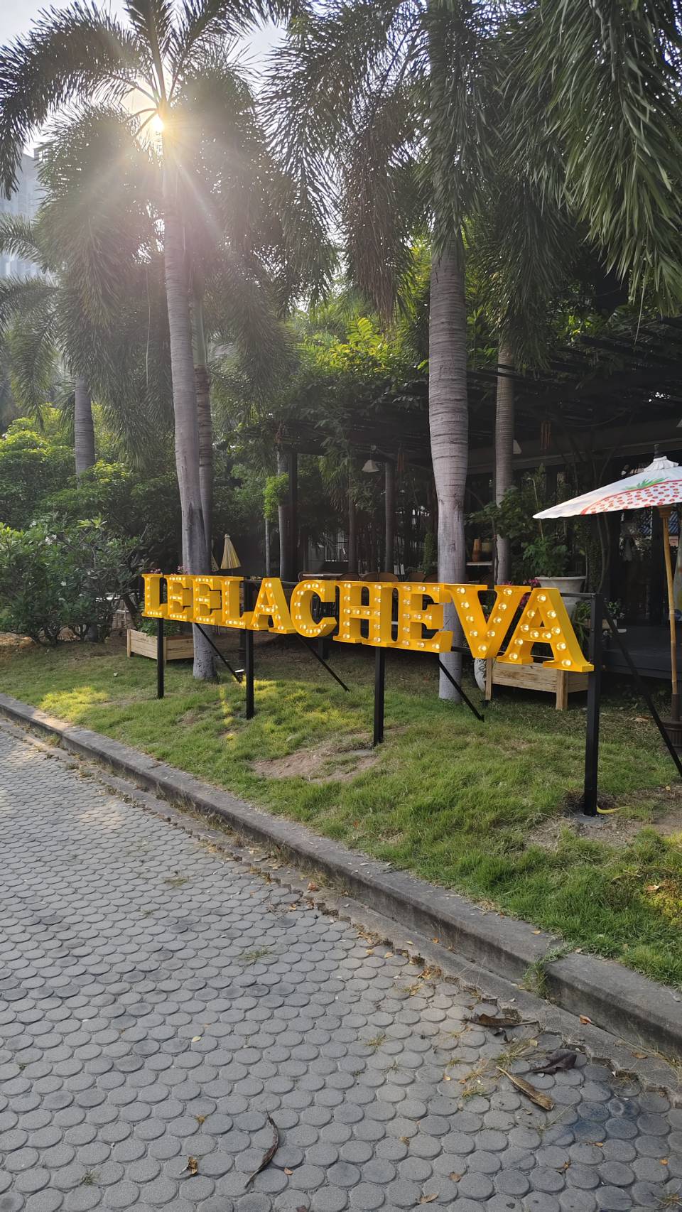 ป้ายอักษรไฟปิงปอง '' LEELA CHEVA ''