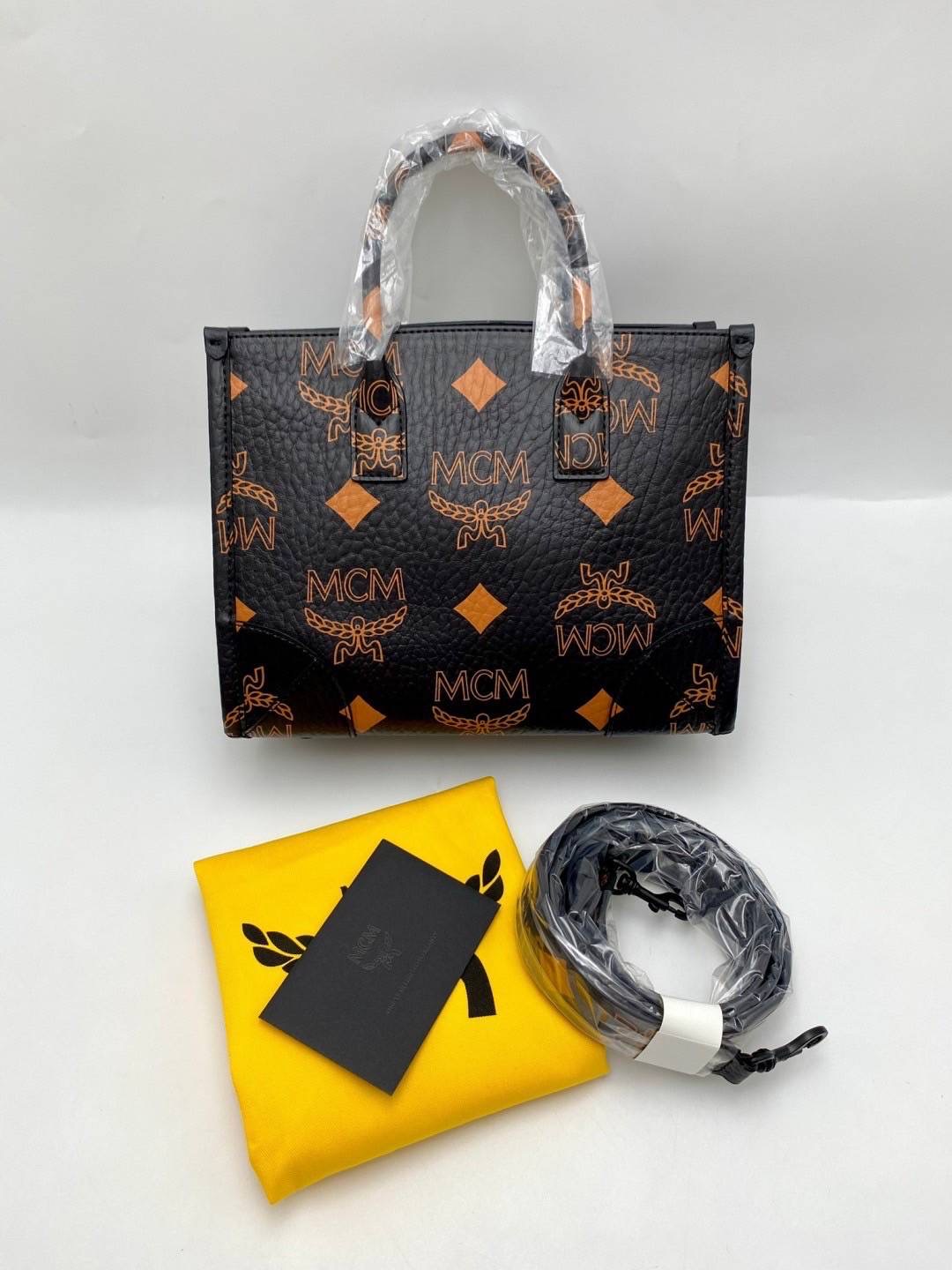 New Mcm Small München Tote Sz.Sz. 9” (L) x 7” (H) x 3” (D) อุปกรณ์.ถุงผ้า/การ์ดชอปเกาหลี