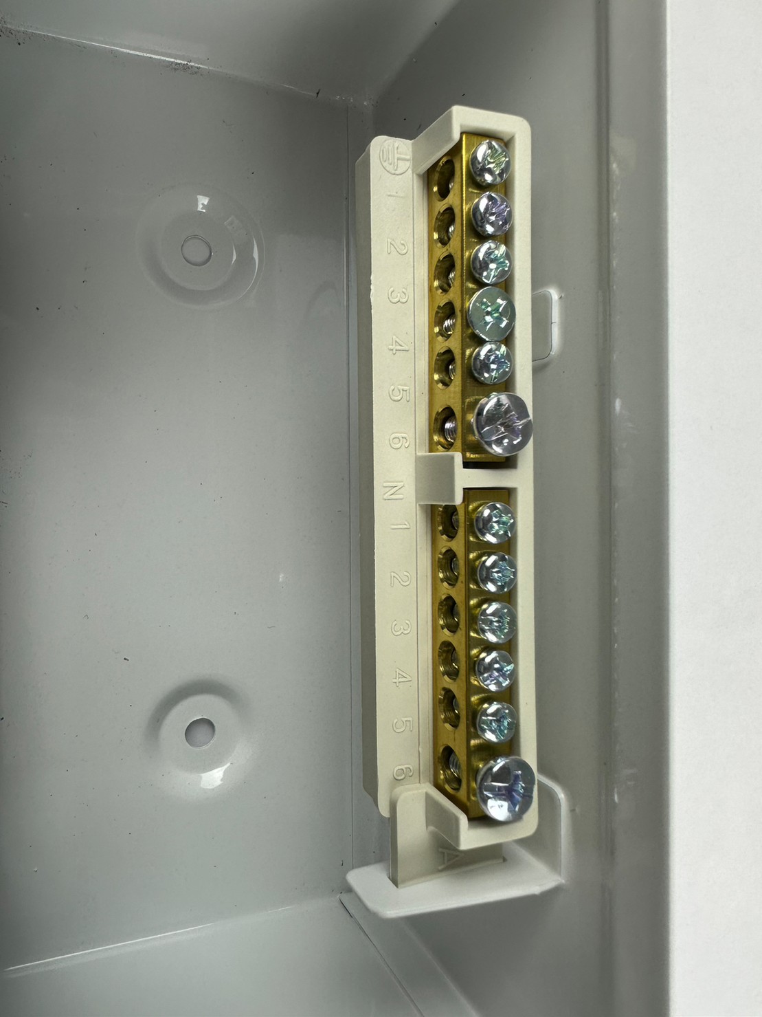 ตู้คอนซูมเมอร์ยูนิต Consumer Unit ตู้ควบคุมไฟ ตู้เปล่า 6 ช่อง รุ่น NX30-6S