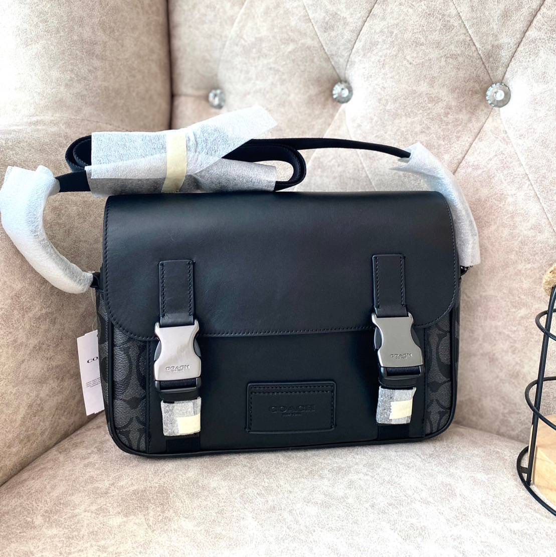 New Coach Track Crossbody In Signature Canvas ขนาด : 10 1/2" (L) x 7" (H) x 2 1/2" (W)