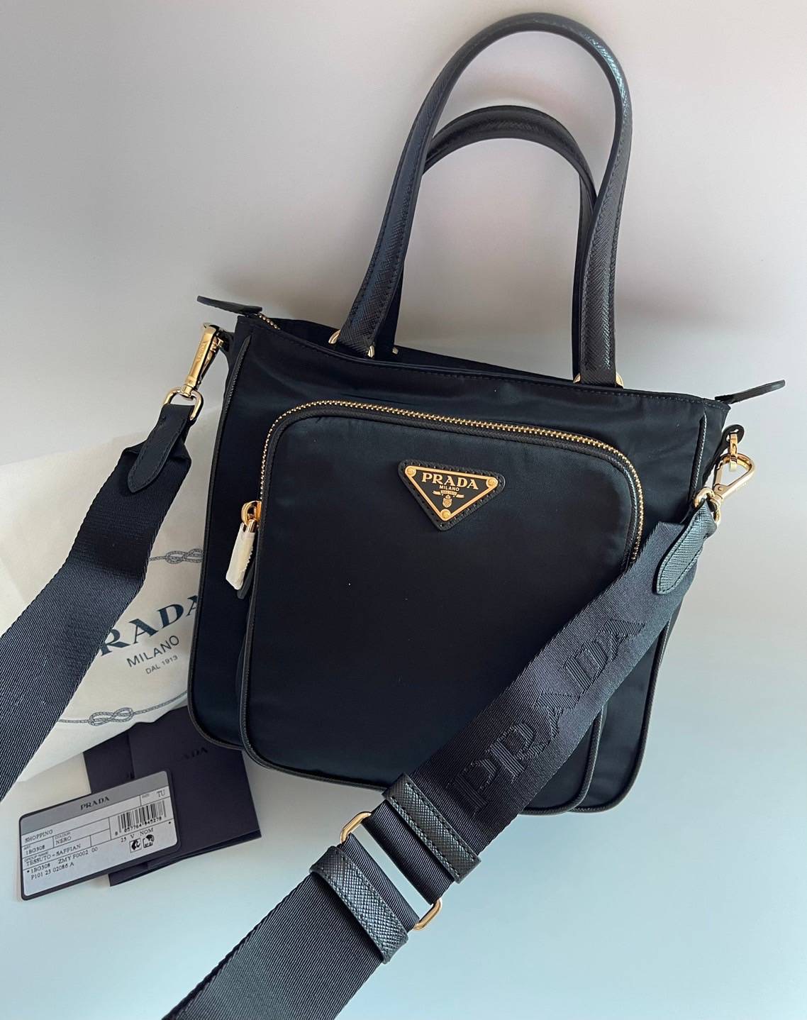 ว่าง 1 สุดท้าย New Prada Tessuto Shopping Tote Bag Size สูง 8.2 x กว้าง 9 x ฐาน 4 นิ้ว