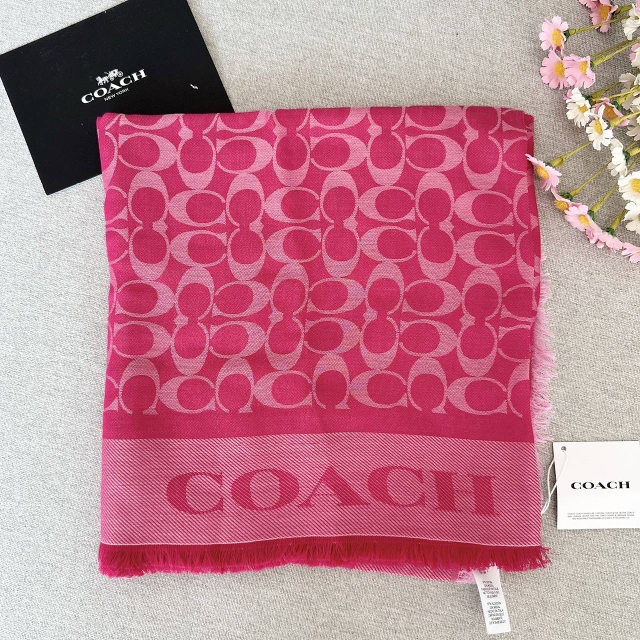 ผ้าพันคอ Coach Signature Jacquard Oversized Square Scarf