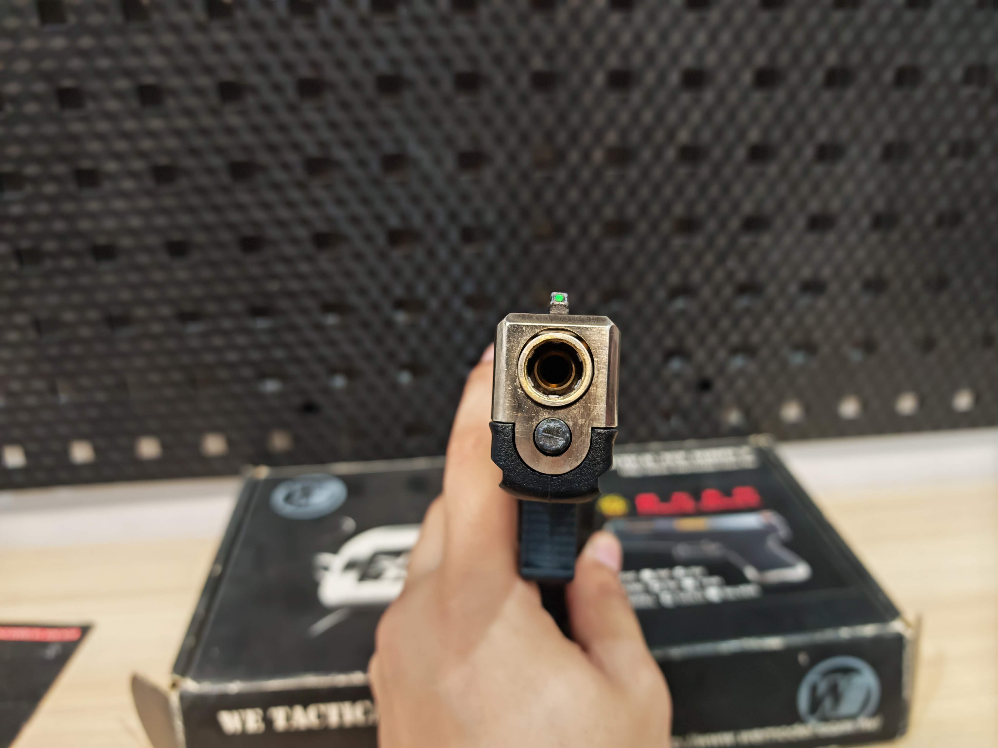 WE Glock19 G-Force Custom เฟรมดำ สไลด์เงิน ลำกล้องทอง GBB BB Gun บีบีกัน แบบแก๊ส ปืนอัดลม มือสอง Airsoft Gun