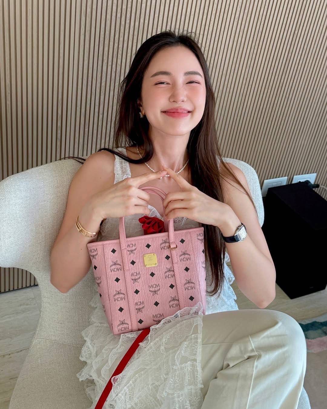 โปร New Mcm toni mini มีสายยาว Sz.18.5 x 19.0 x 9.5 ซม. อุปกรณ์.ถุงผ้า/การ์ด