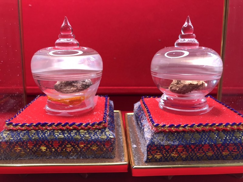 พระชานหมากหลวงปู่ครูบาชัยยะวงศา วัดพระพุทธบาทห้วยต้ม ทั้ง ๒ องค์นี้รับมากับมือหลวงปู่ เมื่อประมาณปี ๒๕๔๑-๒๕๔๓