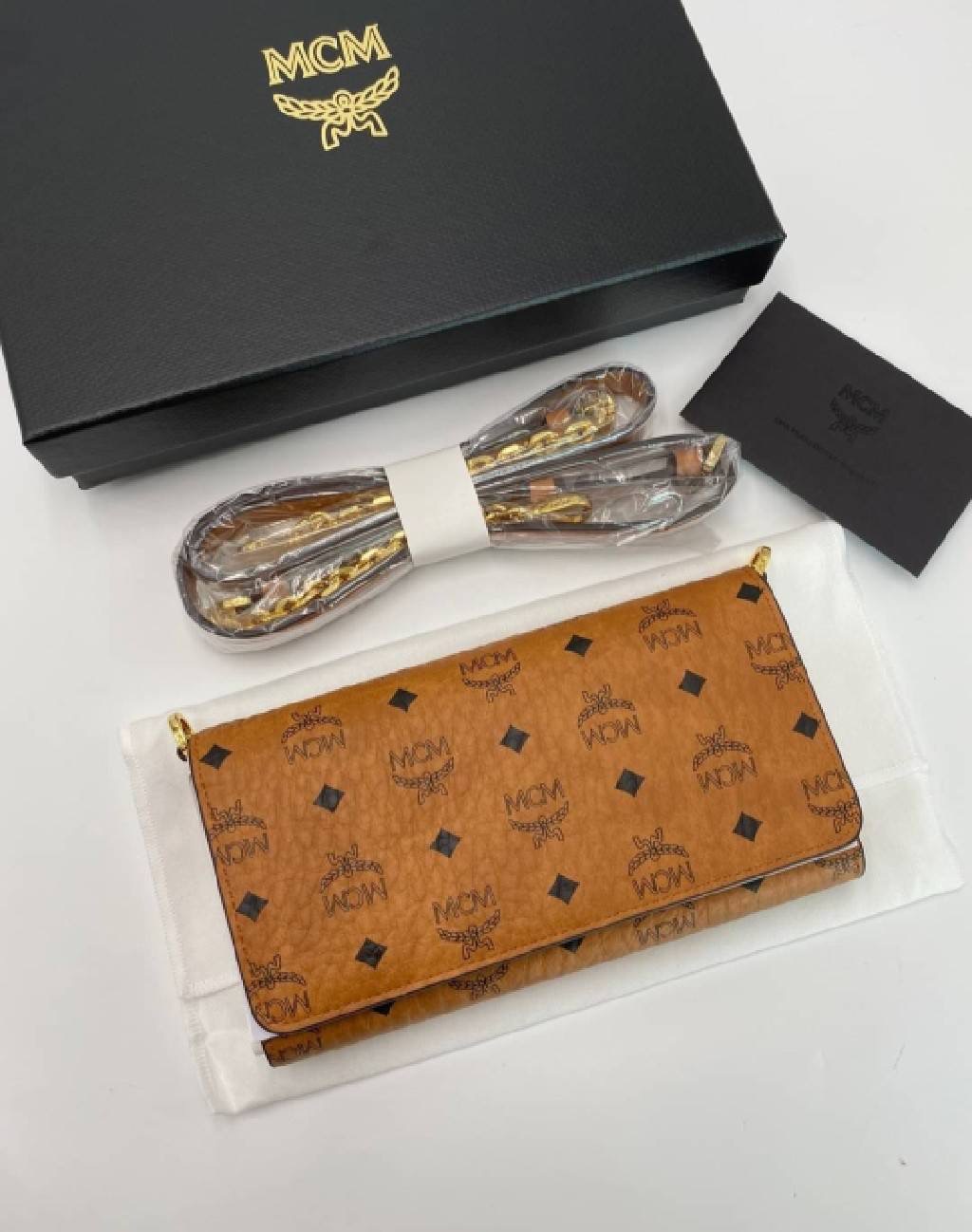 New Mcm wallet 3 พับ & crossbody