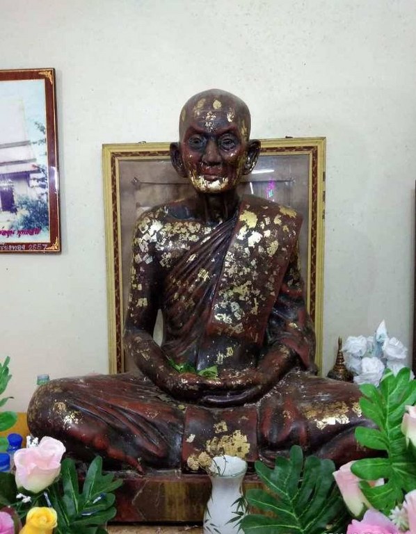 พระทันตธาตุ ครูบาตุ่น วัดเชียงทอง จ.ตาก ได้มาจากคุณวินัย อายุ 84 ปี อดีตนายอำเภอ หลายพื้นที่ คุณวินัยได้พระทันตธาตุเมื่อตอนที่ท่านเป็นนายอำเภอ จ.ตาก ได้มาจากลูกน้องของท่านชื่อ ชาติ มอบให้คุณวินัย คุณชาติเป็นคน จ.ตาก เป็นหลานครูบาตุ่น วัดเชียงของ