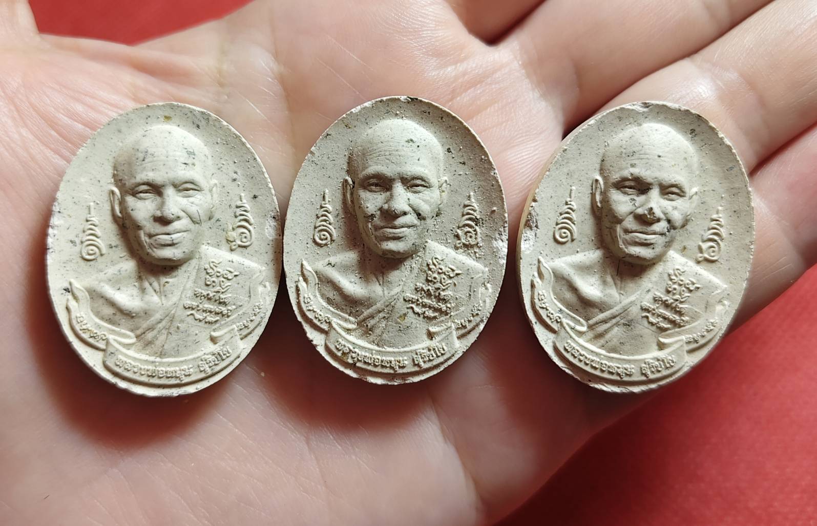 เนื้อผงรวมมพระผง 6 รอบ หลังพญานาค 4 ตระกูล รุ่นหนุนโชค หลวงพ่อหนุน สุวิชโย ปี2567 เสก 3วาระ (หลวงปู่ศิลา+หลวงปู่เวิ่น+หลวงพ่อหนุน เสก) (ศิษย์เอกหลวงพ่อฤาษีลิงดำ วัดท่าซุง สายอีสาน ผู้ค้นพบวิชา พุทโธระเบิด อันลือลั่น)