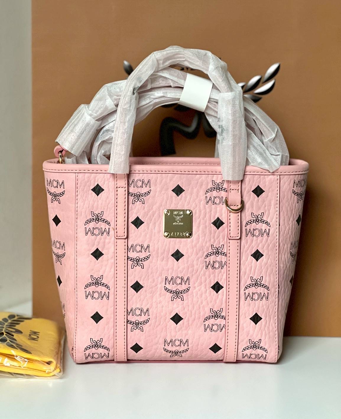 New Mcm toni mini สายยาวปรับ/ถอดได้ Sz. 7” (L) x 7.5” (H) x 4” (D) อุปกรณ์.ถุงผ้า/การ์ดช้อป /ถุงกระดาษ