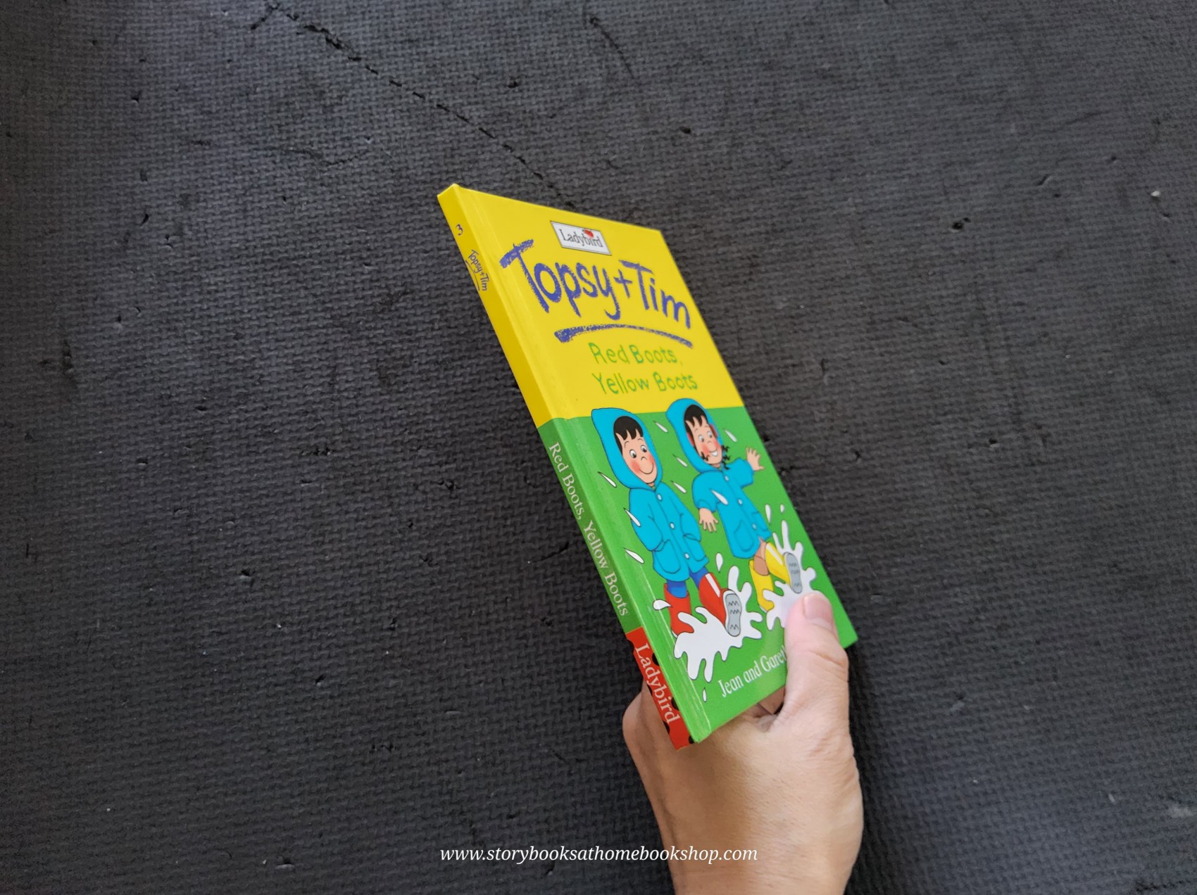 หนังสือนิทานปกแข็ง** 🍅🍓TOPSY+TIM RED BOOTS,YELLOW BOOTS