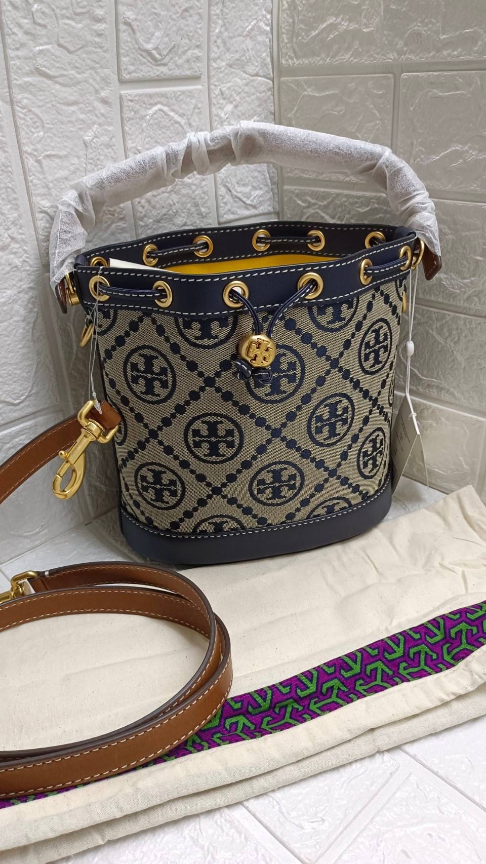 โปร New TORY BURCH T Monogram Jacquard Bucket Bag