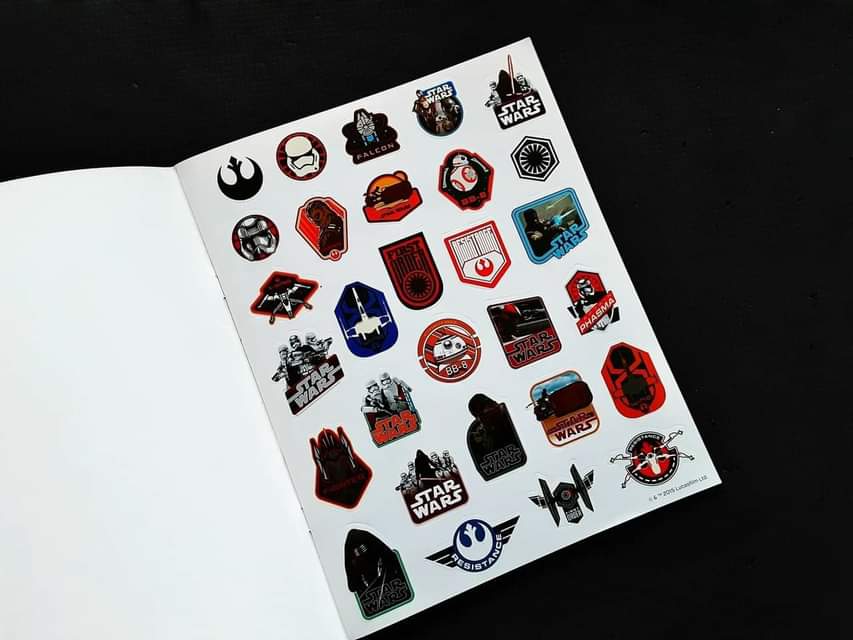 Activities Book** ðð
STARWARS POSTER ACTIVITY BOOK (40 STICKERS)