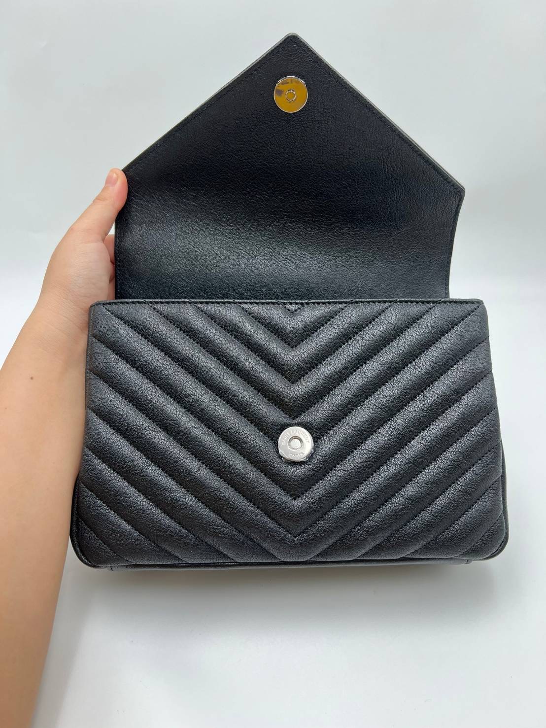 NEW YSL COLLEGE MEDIUM CHAIN BAG IN QUILTED LEATHER 24 X 17 X 6,5 CM / 9.4 X 6.6 X 2.5 INCHES อุปกรณ์กล่อง การ์ด ถุงผ้า ถุงกระดาษ