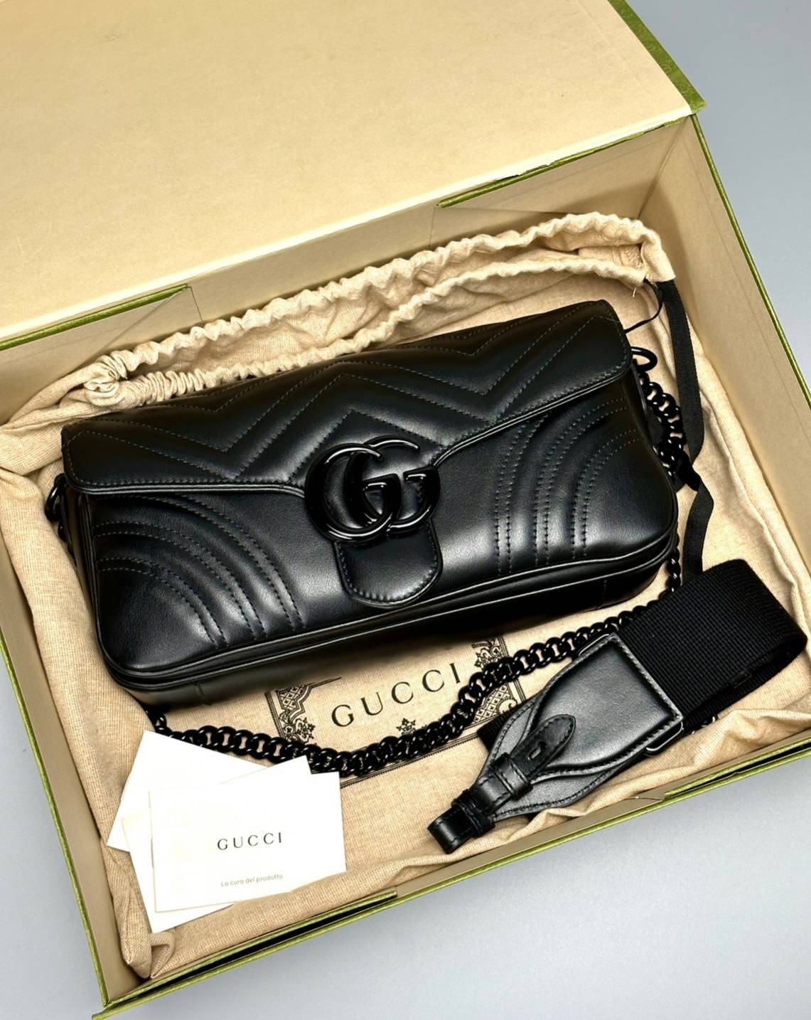 New Gucci Marmont shoulder bags รุ่นใหม่ ล่าสุด มี (2) สาย ❌ สายยาว ปรับ ครอสบอดี้ ได้ กระเป๋า มี (2) ช่อง ขนาด 10.4"W x 5.1"H x 2.7"D นิ้ว อุปกรณ์การ์ด ถุงผ้า ถุงกระดาษ/ copy บิลยุโรป