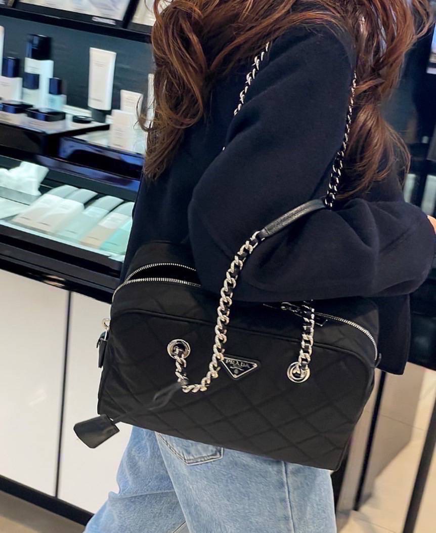 New Prada Size 30x20x10cm อุปกรณ์. ถุงกระดาษ ถุงผ้า การ์ด