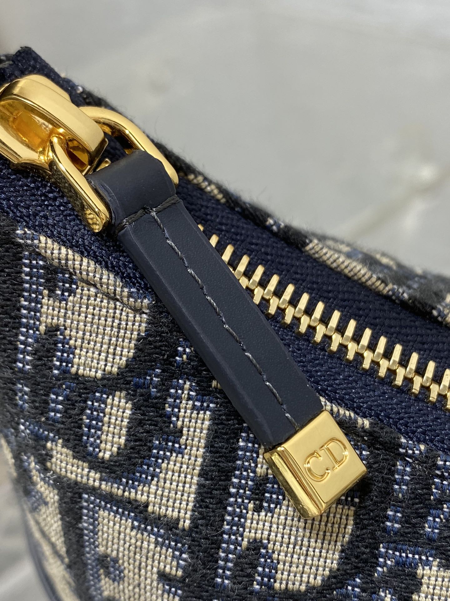 [Pre-order]กระเป๋าสะพายไหล่สไตล์โฮโบ Mini 30 Montaigne ผ้าแจ็กการ์ดลาย Dior Oblique สีน้ำเงิน งานเกรด Vip คุณภาพดีที่สุด