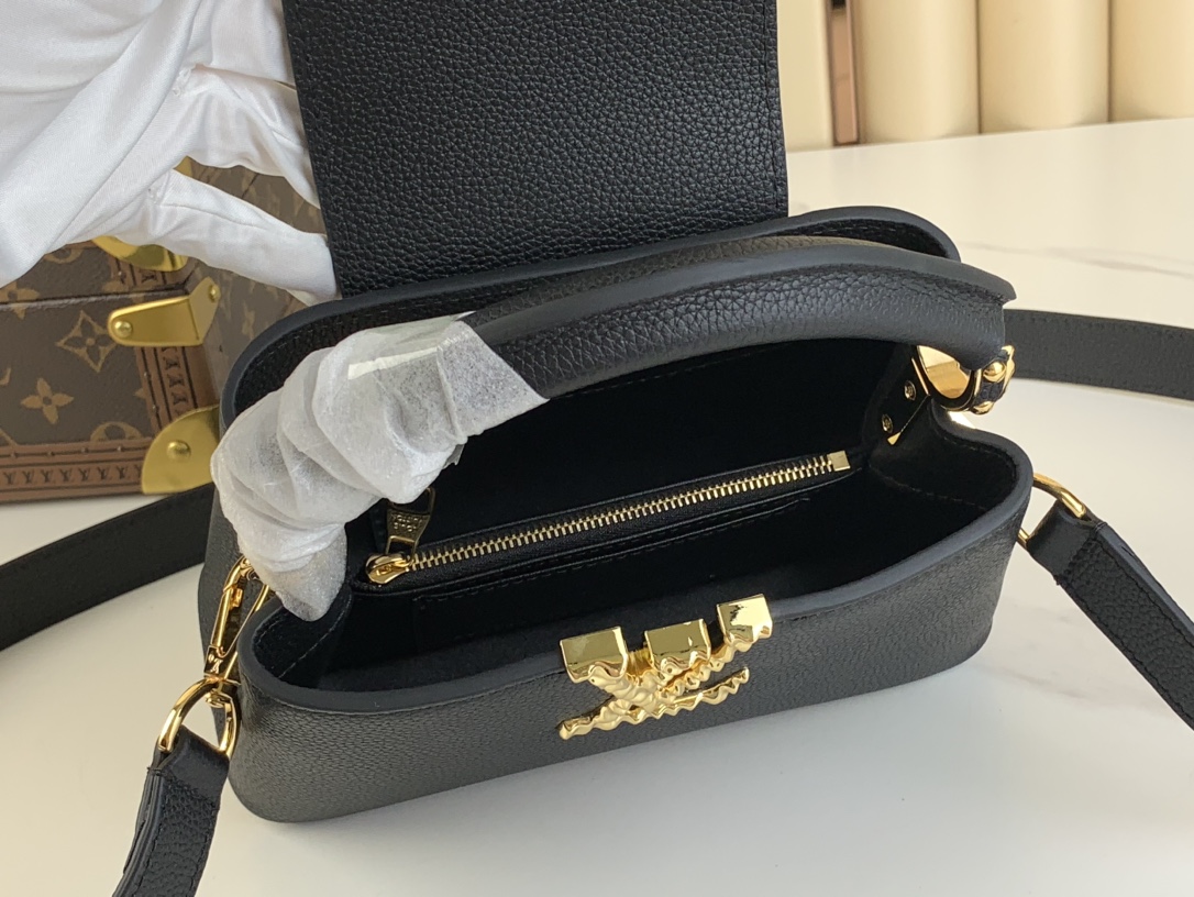 [Pre-order]กระเป๋าสะพายCapucines East-West Mini หนังลูกวัวลายเกรน M24671 - Handbagsงานคุณภาพที่ดีที่สุด