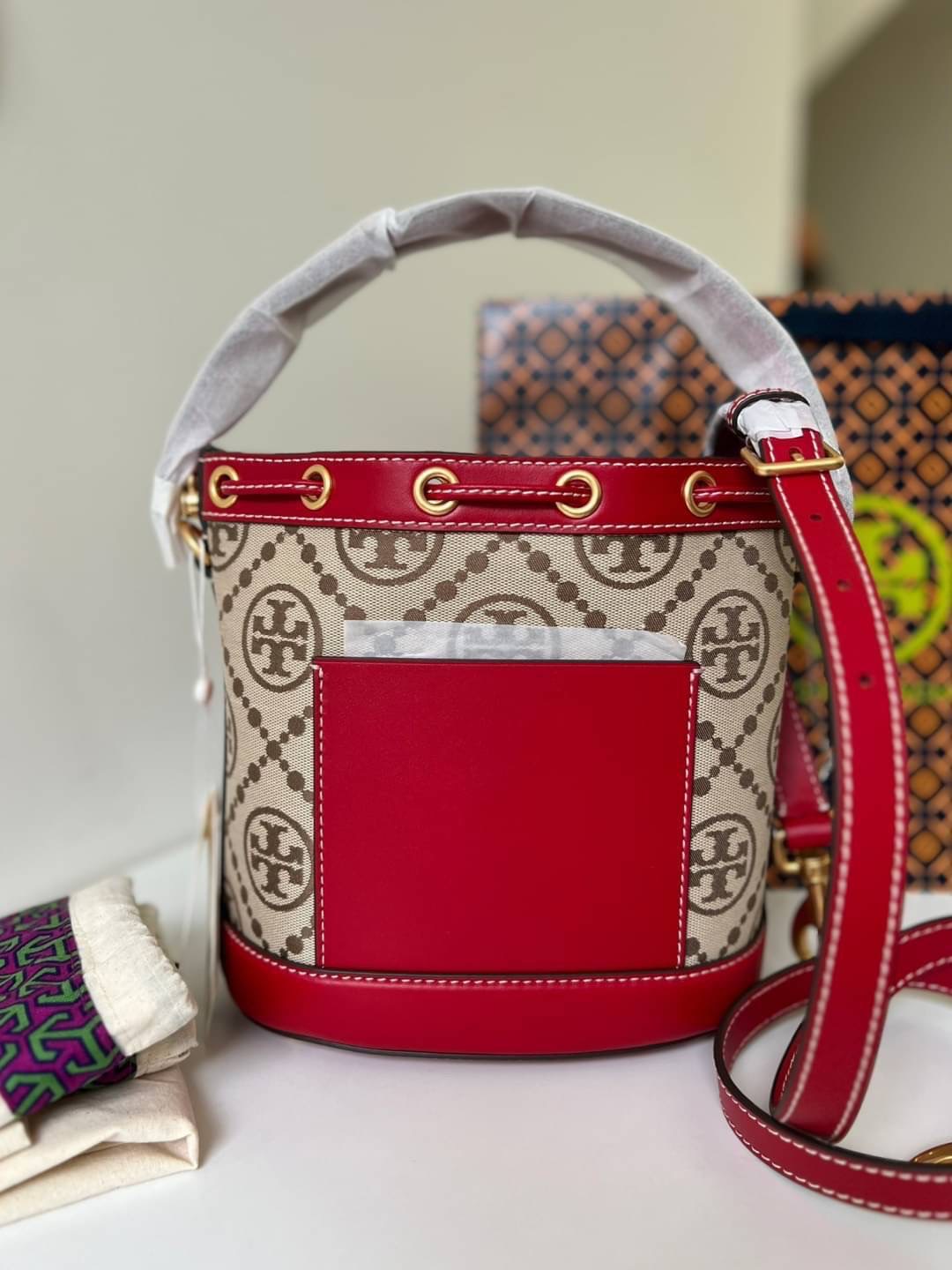 โปร NEW TORY BURCH T MONOGRAM BUCKET BAG Sz. 8.4” (L) x 8.4” (H) x 4.78” (D)