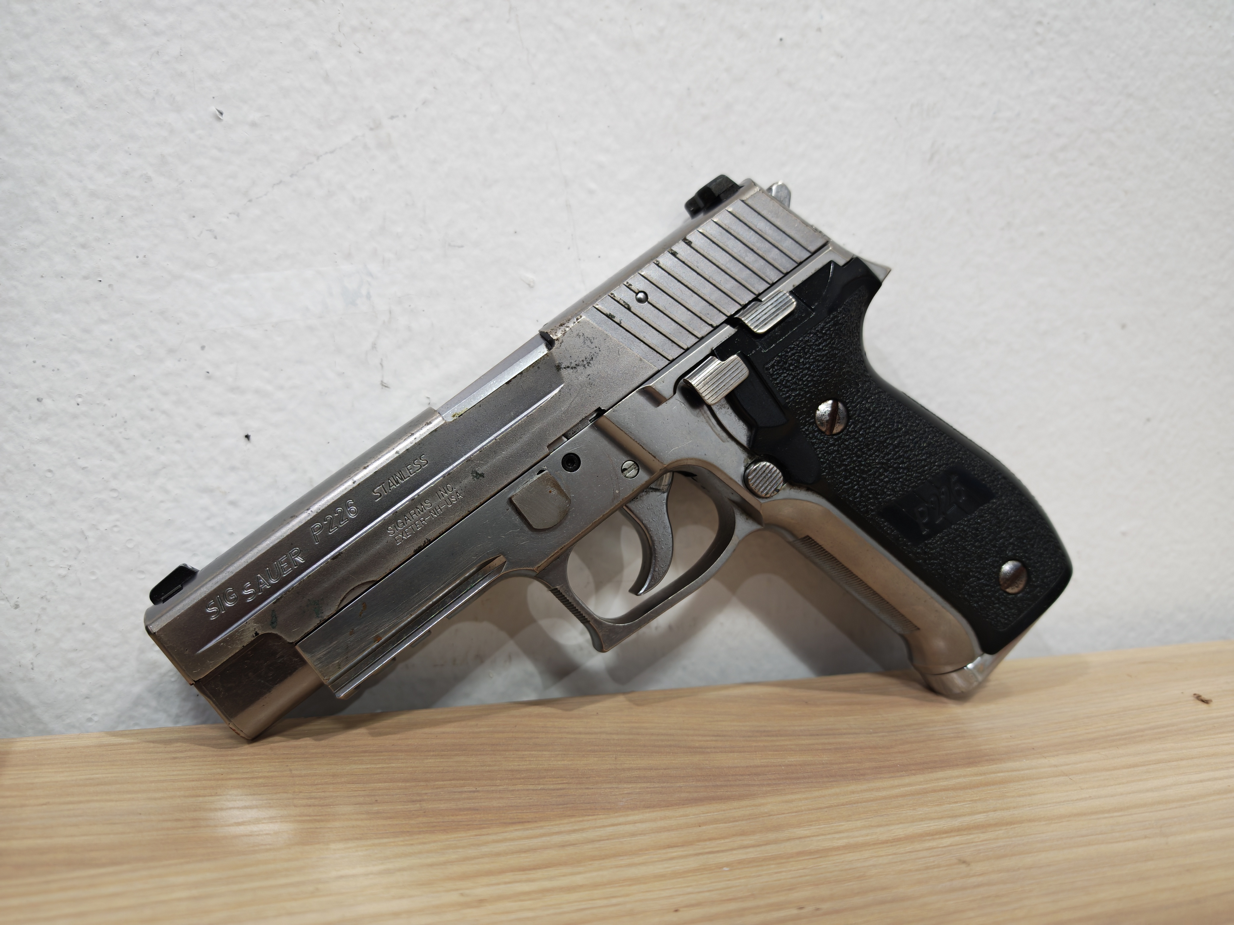 Tokyo Marui Sig Sauer P226 E2 Stainless Model GBB BB Gun บีบีกัน แบบแก๊ส ปืนอัดลม มือสอง Airsoft Gun
