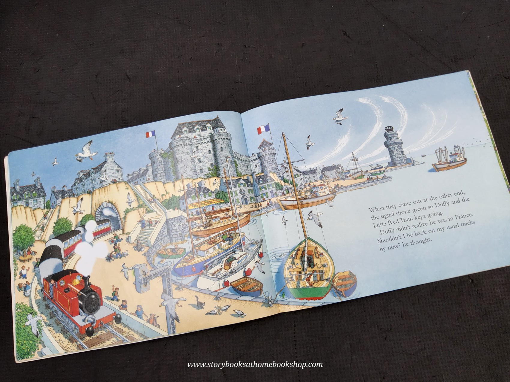 หนังสือนิทานปกอ่อน** 🍅GREEN LIGHT FOR THE LITTLE RD TRAIN BY BENEDICT BLATHWAYT