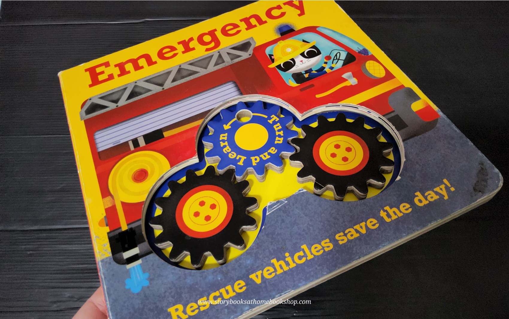 PLAY AND LEARN BOARD BOOK** ð
ðEMERGENCY RESCUE VEHICLES SAVE THE DAY!