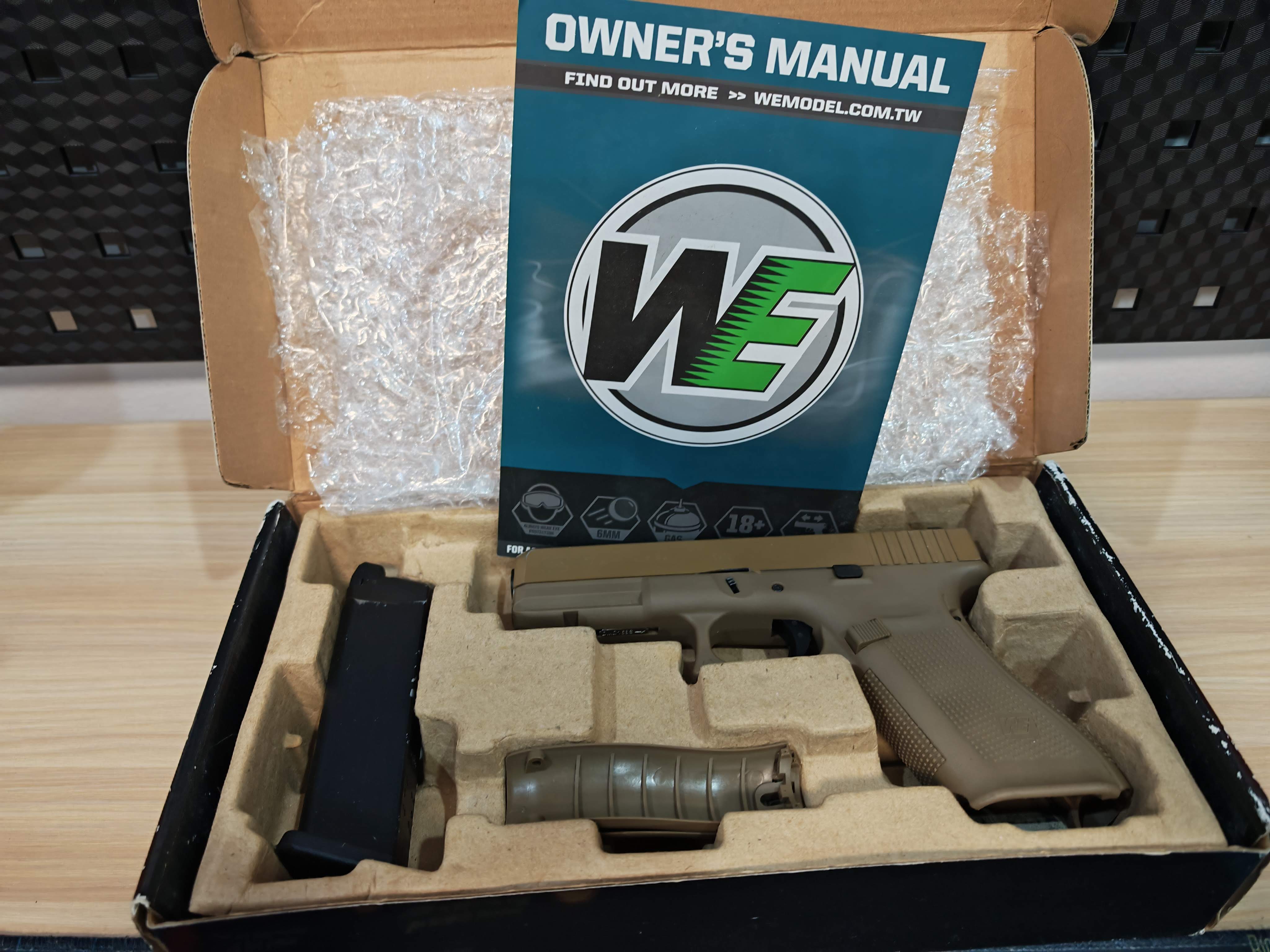 WE Glock 17 Gen 5 Secret Ver. Full-Auto สีทราย ไต้หวัน BB Gun บีบีกัน แบบแก๊ส ปืนอัดลม มือสอง Airsoft Gun