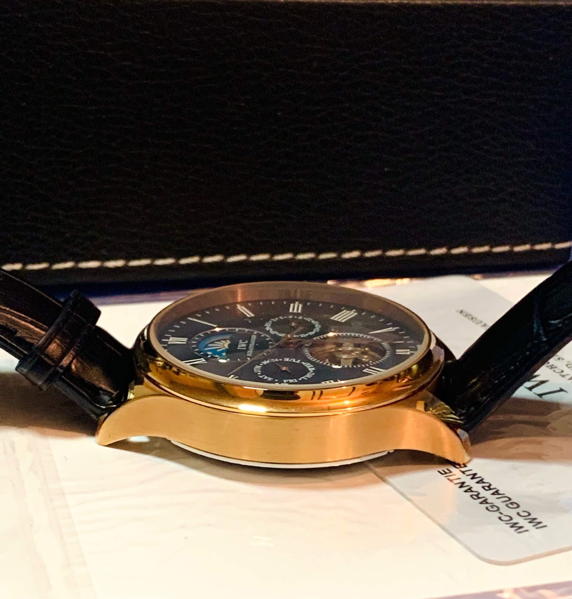 นาฬิกาสุดเท่ห์ IWC Chronograph เดินเครื่องในระบบ Automatic