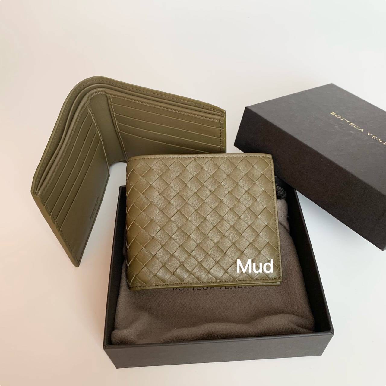 New Bottega Veneta men wallet , 8 cards หลายสี ตามภาพ กล่องน้ำตาลมีสกรีน Bottega อุปกรณ์ถุงผ้า การ์ด กล่องน้ำตาลสกรีน กอปปี้บิล