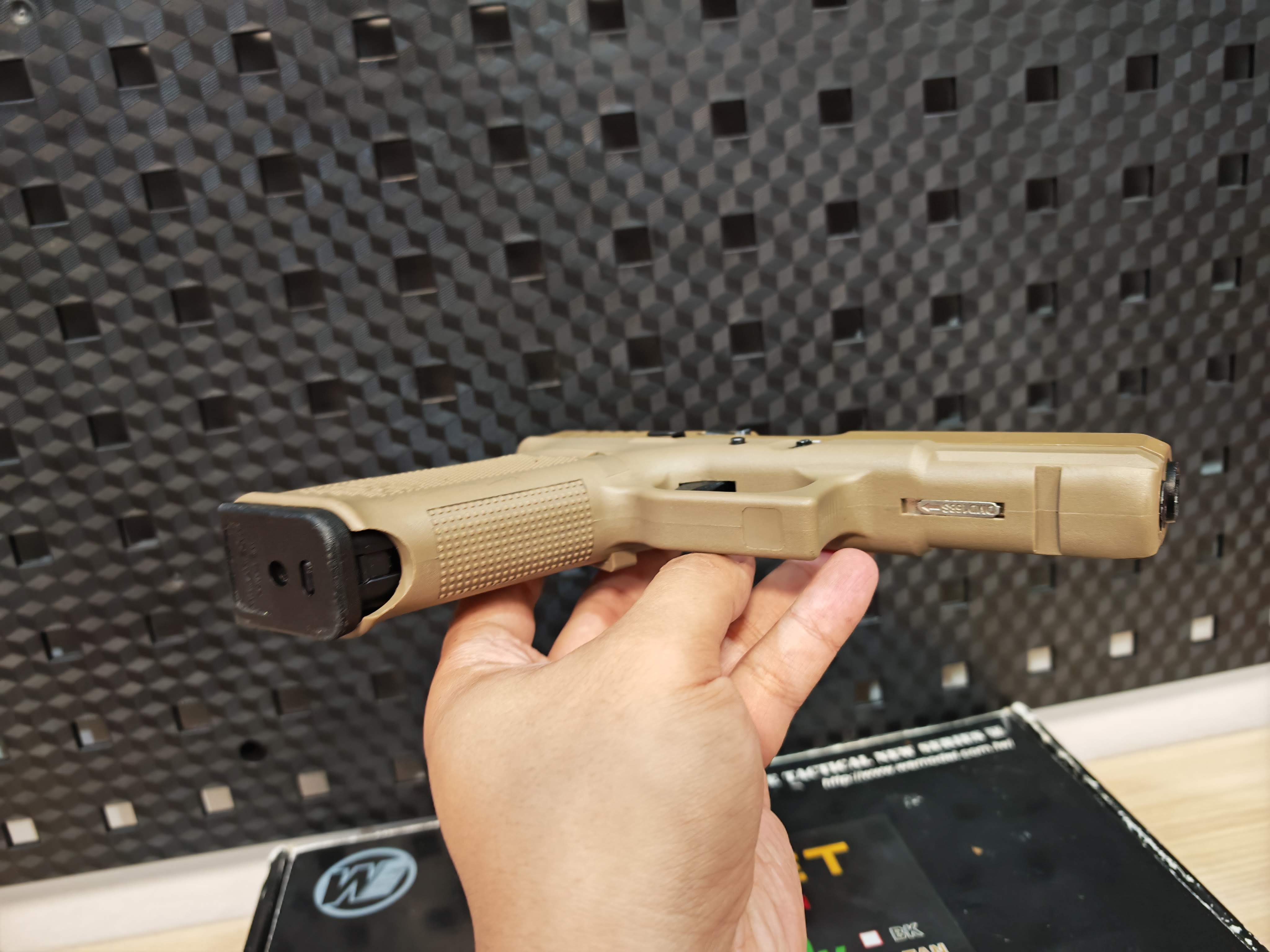 WE Glock 17 Gen 5 Secret Ver. Full-Auto สีทราย ไต้หวัน BB Gun บีบีกัน แบบแก๊ส ปืนอัดลม มือสอง Airsoft Gun