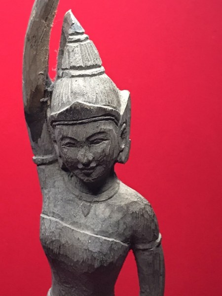 เจ้าแม่จามเทวี ไม้แกะ มีรอยจารหลวงปู่ ได้มาจากเชาวกะเหรี่ยง แม่วาง จ.เชียงใหม่ เคยไปช่วยหลวงปู่สร้างวัด