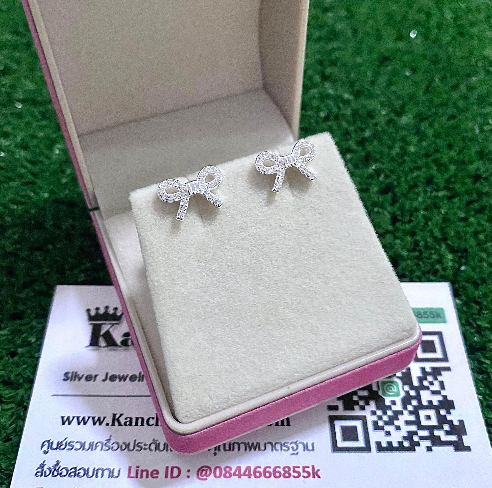ต่างหูเงินแท้ ประดับเพชร รูปโบว์ กว้าง 1.2 ซม. สูง 7 มิล สวยๆ สนใจสอบถามได้จ้า