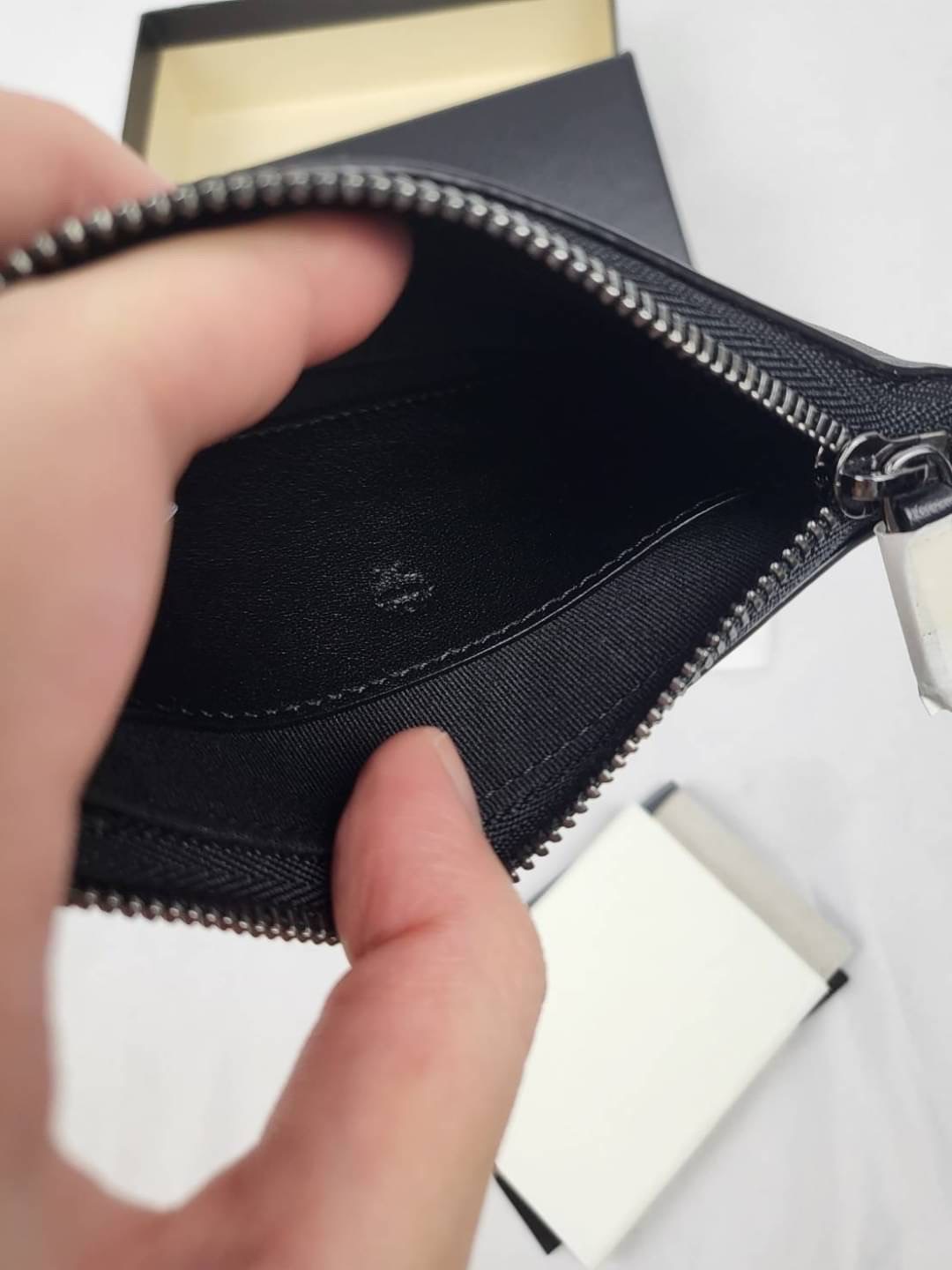 New Mcm key pouch in colour Splash logo leatherนุ่มนิ่มมากค่ะ ขนาด : 8×13×1 cm shop king power อุปกรณ์ก กล่อง การ์ด ถุงผ้า ทำเป็นพวงกุญแจได้ค่ะ
