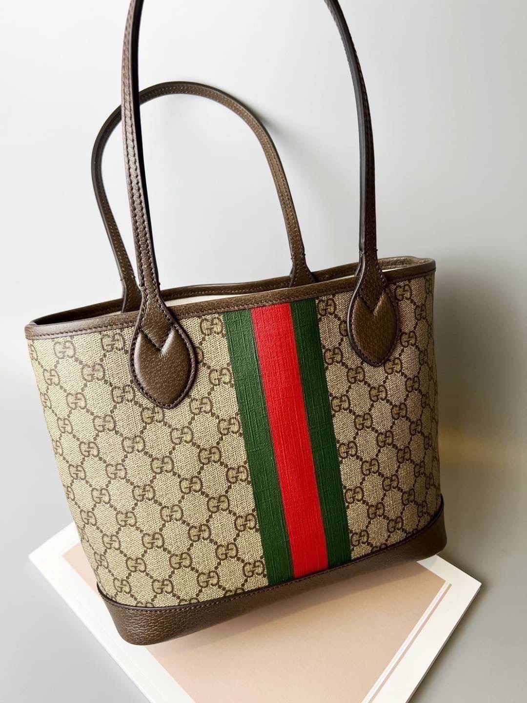 รุ่นนี้หายากแล้วน๊า New Gucci Ophidia GG Small Tote
