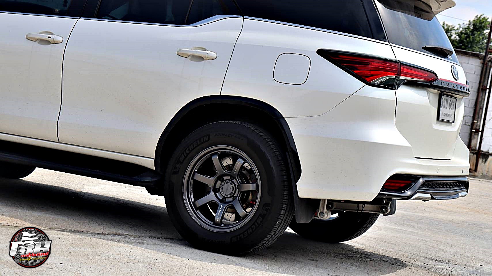 TOYOTA FORTUNER ติดตั้ง ล้อแม็กซ์ LENSO VT7 ขอบ18 ยางMICHELIN PRIMACY SUV+ 265/60R18