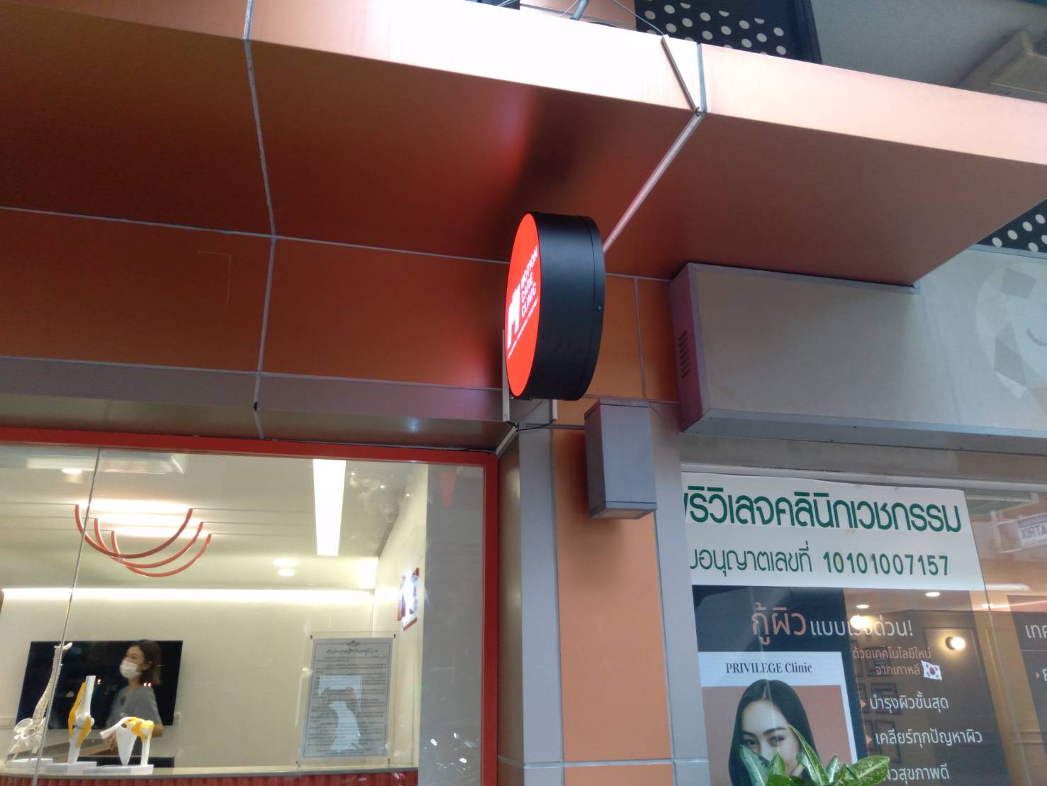 #งานติดตั้งป้ายกล่องไฟติดหน้าร้านไฟออก2ด้าน