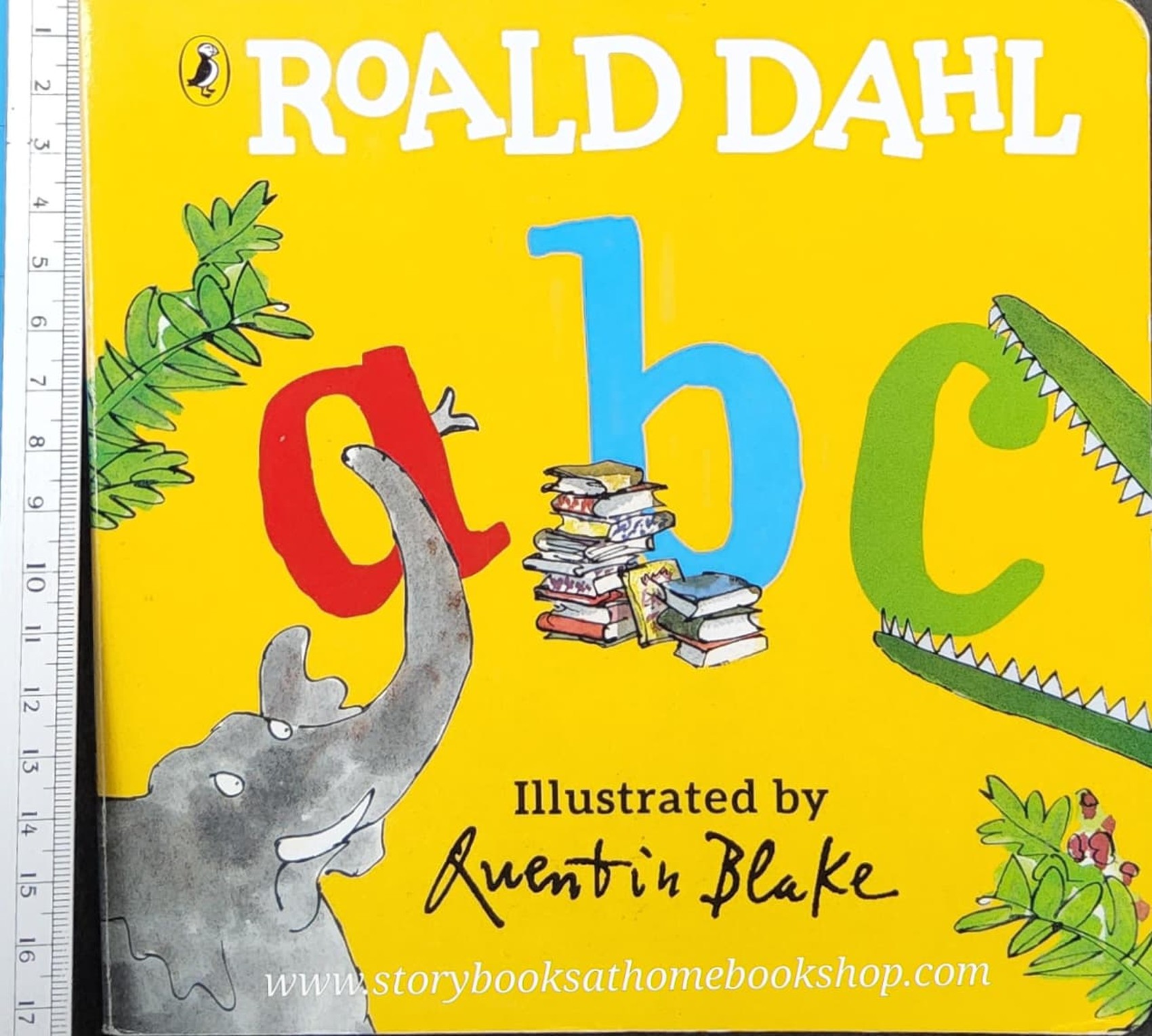 BOARD BOOK** 🍅🍓ROALD DAHL ABC