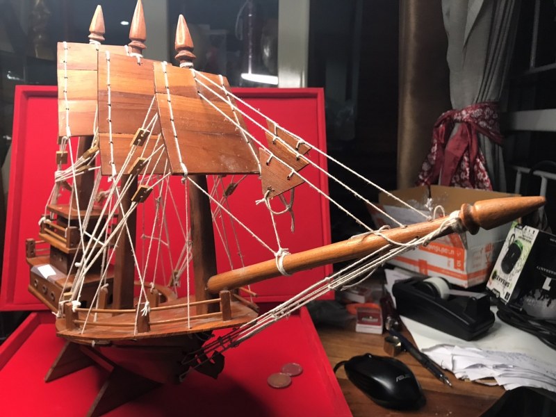 เรือใบ มีรอยจารหลวงปู่ครูบาชัยยะวงศา บนใบเรือใบหน้า และใบกลาง เป็นของกำนันแก้ว กำนันแก้วท่านเป็นคนบ้านห้วยไฟ ต.แม่อาว อ.ป่าซาง ใกล้ดอยทุ่งหัวช้าง