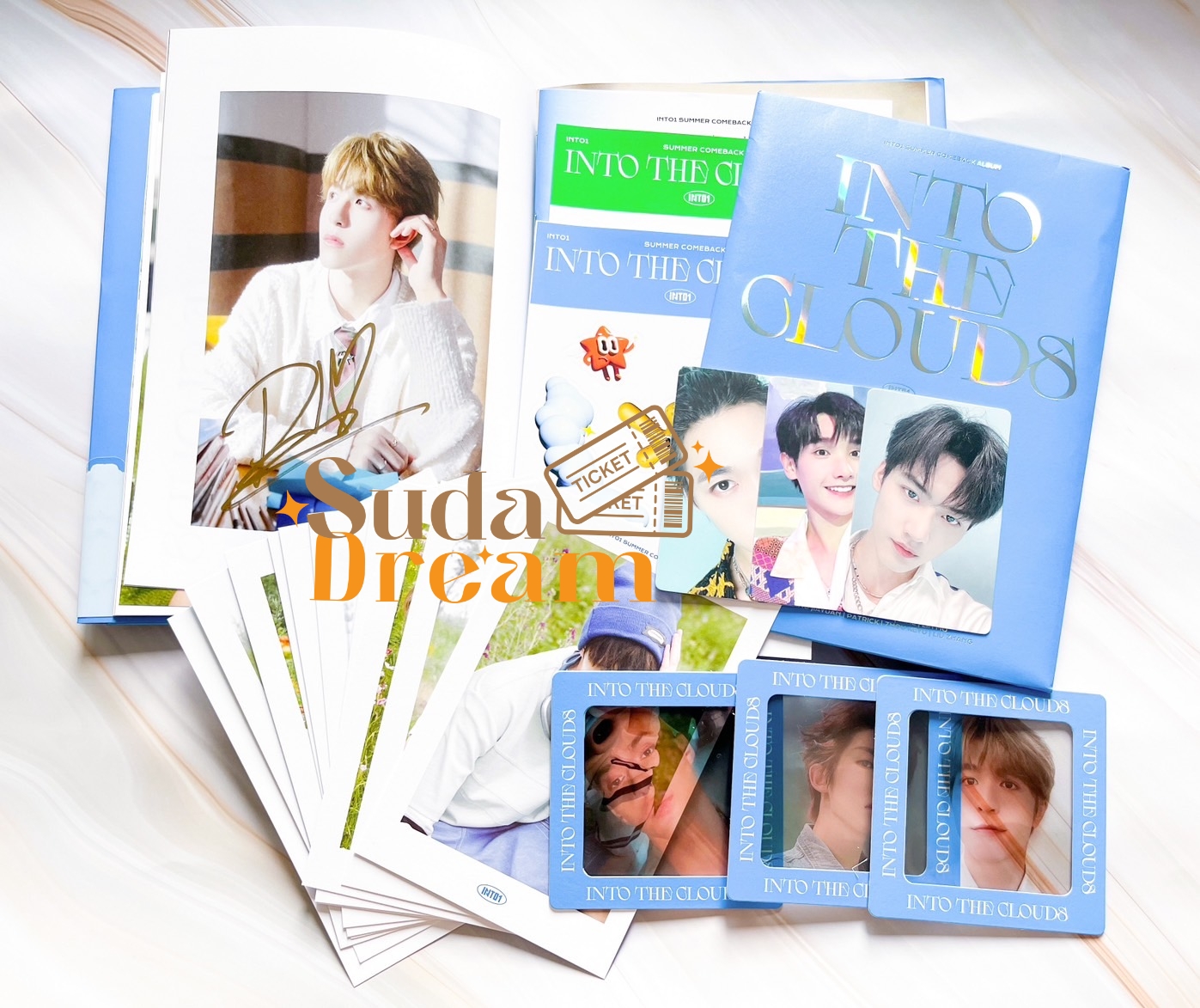 อัลบั้ม INTO THE CLOUDS ลายเซ็นสด 11 คน