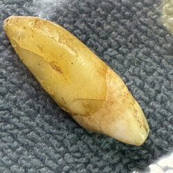 พระทันตธาตุ หลวงพ่อสาย วัดท่าไม้แดง จ.ตาก ผมได้พระทันตธาตุครูบาต่าง ๆ มาจากคุณปู่เสน่ห์ อายุ 83 ปี อดีตรับราชการครู เป็นครู และเป็น ผ.อ. ในโรงเรียนหลายจังหวัดในภาคเหนือ ปลดเกษียณมาแล้ว 23 ปี (บันทึก 2567) ปัจจุบันนี้ปู่เสน่ห์ะทำ resort จังหวัดแพร่