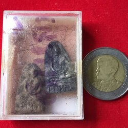 พระผงเกศา รุ่นแรก และพระผงเกศารุ่นหลัง พร้อมกับเส้นเกศา หลวงปู่คำหล้า วัดป่าลาน อ.สันทราย จ.เชียงใหม่