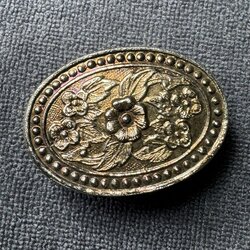 พระทันตธาตุครูบาศรีมรรย์ วัดบ่อเต่า ต.สันทราย อ.พร่้าว จ.เชียงใหม่ ได้มาจากดาบยุทธ เป็นตำรวจ อ.พร้าว ปัจจุบัน (พ.ศ.2566) อายุ 54 ปี ดาบยุทธ ได้พระทันตธาตุนี้มาเมื่อปี 2559