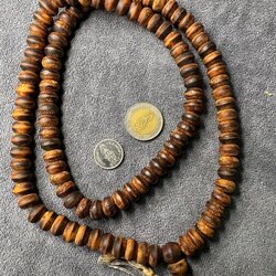 ประคำพญาไม้ หลวงปู่ชัยยะวงศา วัดพระพุทธบาทห้วยต้ม ชุดนี้ได้มาจำนวน 7 เส้น มีทั้งแ่บบเม็ด ประคำใหญ่ และเล็ก มีทั้งเส้นยาวและสั้นไม่เสมอกัน ได้มาจากปู่ดือ ชาวกะเหรี่ยง อาศัยอยู่ใกล้วัดพระพุทธบาทห้วยต้ม ปูดือ อายุ 90 ปี ปัจจุบันเสียชีวิตแล้ว