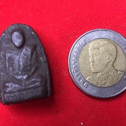 พระผงรูปเหมือน หลวงพ่อคล้ายวัดสวนขันธ์ เนื้อผงมวลสาร เนื้อว่านเก่า ปี ๒๕๐๕