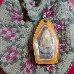 พระทันตธาตุ ครูบาคำปัน วัดหนองจาง ต.เมืองจี้ อ.เมือง จ.ลำพูน ชุดนี้ได้มาจากท่านที่ชื่อว่า หมวดเอ๋ ท่านเป็นตำรวจ เจ้าของเดิมคือคุณพ่อของท่าน ชื่อ สมบัติ ชาวบ้านเรียกกันว่า พ่อสม ท่านเป็นชาวบ้านป่าซาง อ.ป่าซาง จ.ลำพูน ท่านสิ้นเมื่อปี ๒๕๖๔ เมื่ออายุ 98 ปี