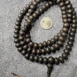 ประคำลูกหวายครุบาชัยยะวงศา วัดพระพุทธบาทห้วยต้ม ไม่มีข้อมูลมากนัก ผู้ให้เช่าได้แต่บอกว่าเป็นของผู้เฒ่าชาวกะเหรี่ยง