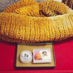 หมวกไหมพรม ครูบาอินตา วัดห้วยไซ อ.บ้านธิ จ.ลำพูน ได้มาจากหมวดชาติ เป็นตำรวจ ตชด. อยู่ที่อำเภอฝาง เล่าว่าได้มาจากคุณพ่อ ชื่อพ่อหนานปัน เสียเมื่อตอนอายุ ๖๘ ปี เมื่อปี ๒๕๕๑ พ่อหนานปัน มีลำดับเป็นญาติ เป็นหลานหรือลูกพี่ลูกน้องของหลวงปู่ครูบาอินตาฯ