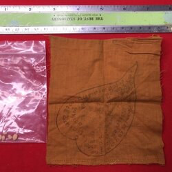 ผ้ากาสายะ ผ้าจีวรใช้งานยุคต้น หลวงปู่ครูบาชัยยะวงศา วัดพระพุทธบาทห้วยต้ม อ.ลี้ จ.ลำพูน พร้อมกับพระธาตุข้าวบิณฑ์