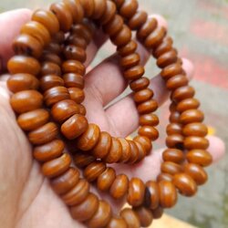 ประคำลูกลาน เหลามือ ครูบาชัยยะวงศา วัดพระพุทธบาทห้วยต้ม เส้นนี้ได้มาจากพระอาจารย์ท่านหนึ่งที่วัดพระพุทธบาทห้วยต้ม อายุประมาณ 40 ต้น ๆ ท่านบรรพชาเป็นสามเณร และอุปสมบทเป็นพระเมื่อปี 2538 ปัจจุบันท่านเป็นครูสอนที่โรงเรียนพระปริยัติธรรมวัดห้วมต้ม