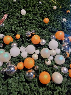 ลูกบอลคริสต์มาสประดับ กากเพชร 200มิล. เลือกสีสันได้ราคาต่อโหล