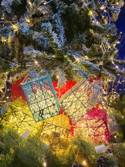 กล่องของขวัญไปคริสต์มาสจะแขวนหรือจะตั้งก็สวยงาม16*10cmชิ้น